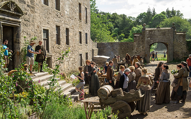 Outlander-02 Lallybroch.jpg